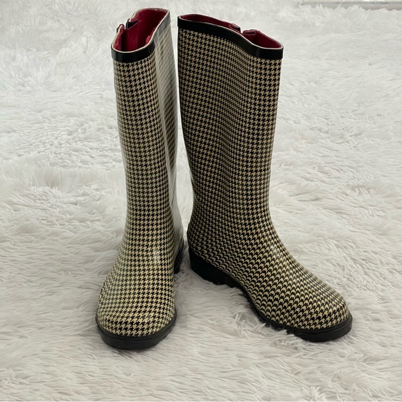 Austin trading co Shoes - AUSTIN RUBBER RAIN BOOTS, SIZE 8